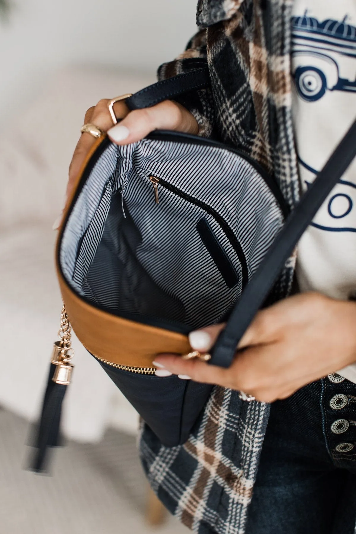 Centered On Style Crossbody Purse- Navy & Tan