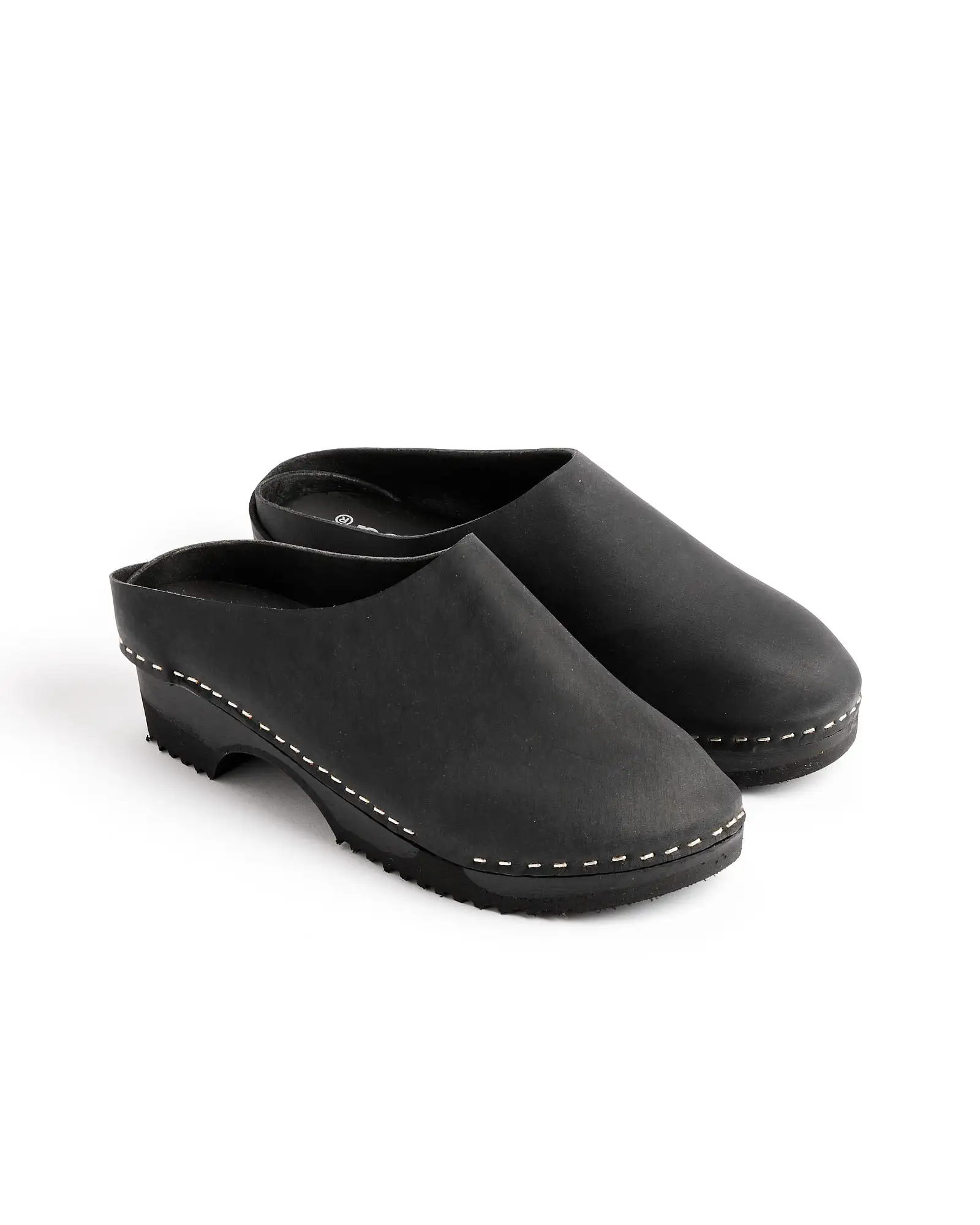 Leo Clog in Black